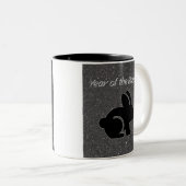 Jaar van het Rabbit Black Glitter Design Tweekleurige Koffiemok (Voorkant rechts)