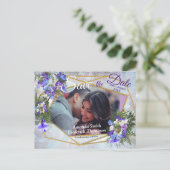 Jacaranda Blooms en Lily Bouquet redden de Dates Aankondigingskaart (Staand voorkant)