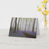 Jacinthes des bois dans la carte de voeux de brume (Fleur jaune)