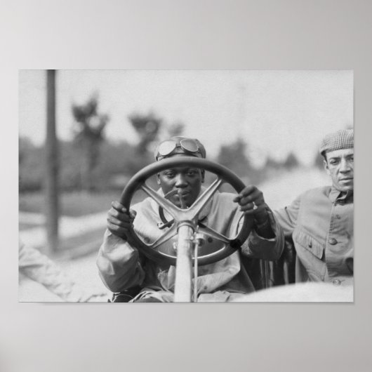 Jack Johnson die zijn Thomas Flyer bestuurt Poster (Voorkant)