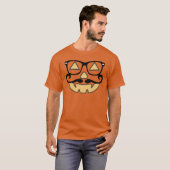 Jack-O-Lantern met snor en glazen T-shirt (b) (Voorkant volledig)