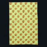 Jack-O-Lanterns CITROUILLE d'Halloween<br><div class="desc">Décorez votre cuisine avec cette serviette de plat citrouille amusante. Fait un grand ménage saisonnier ou cadeau mariage! Vous pouvez le customiser et ajouter du texte. Consultez ma boutique pour plus de couleurs et de motifs !</div>