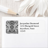 Jacobean Floral Damask, Black, White en Grey Etiket (Insitu)