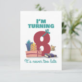 J'ai 8 ans avec une carte d'anniversaire heureuse  (Debout devant)