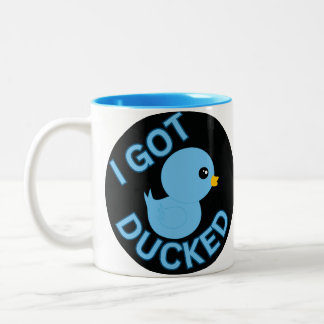J'ai été canetée dans une tasse bleue