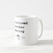 J'ai survécu à une autre tasse de café de réunion (Devant droit)