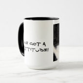 J'ai un CATTITUDE ! Tasse noire et blanche de chat (Devant gauche)