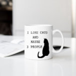 J'aime Chats ⎢ Mug Drôle<br><div class="desc">Un cadeau amusant pour les amoureux de les chats avec illustration de chat et citation personnalisée "J'aime les chats et peut-être 3 personnes"</div>