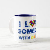J'aime quelqu'un avec la tasse d'autisme (Devant gauche)