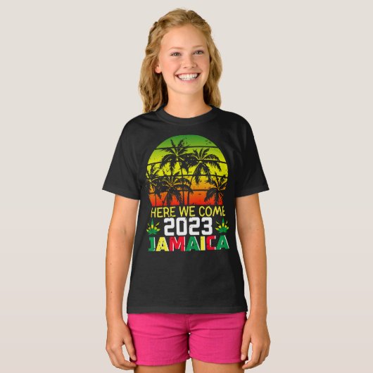 Jamaica 2023 Hier komen we meisje T-Shirt (Voorkant volledig)