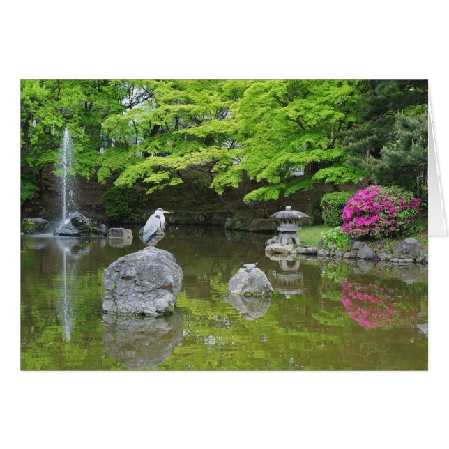 Japan, Kyoto. Heron in verse groene bladeren (Voorkant Horizontaal)