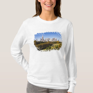 Japan. Tokio. Shinjuku District Silhouette en T-shirt