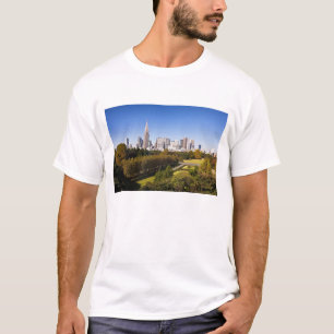 Japan. Tokio. Shinjuku District Silhouette en T-shirt