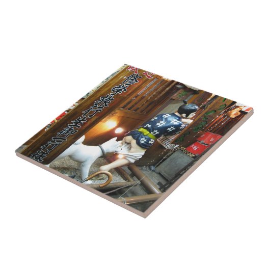 Japanse Humor - Dog Pulling Pants Down Tegeltje (Zijkant)