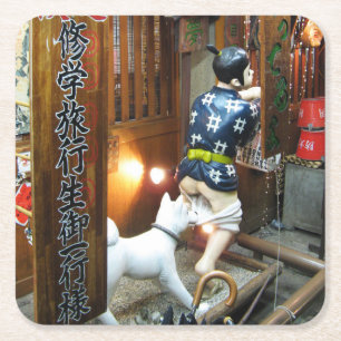 Japanse Humor - Dog Pulling Pants Down Vierkante Kartonnen Onderzetter