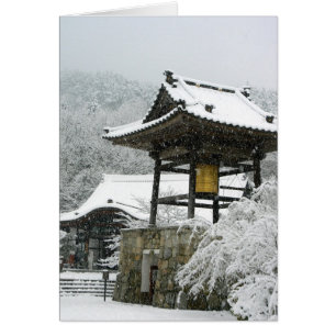 Japanse klokkentoren in sneeuw