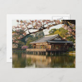 Japanse lentescène met vijver en kersenbloesem briefkaart (Voorkant / Achterkant)