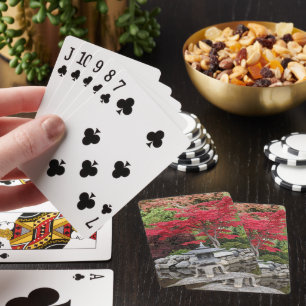 Japanse tuinlantaarn en rode mapelbladeren pokerkaarten