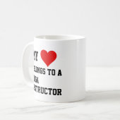 J'Appartiens À Un Instructeur De Yoga Mug (Devant gauche)