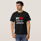 J'Appartiens À Un T-shirt Carpenter (Devant entier)