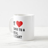 J'Appartiens À Une Mug D'Assistante Dentaire (Devant gauche)