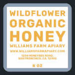 Jar de miel moderne Étiquette Honeybee bleu jaune<br><div class="desc">Étiquettes de pot de miel moderne, simple et minimal avec le texte fleur sauvage miel biologique et votre nom d'entreprise dans la typographie moderne jaune moelleux sur un arrière - plan bleu vintage. Ajoutez simplement votre nom, le nom du produit, votre site Web d'entreprise, votre adresse et le poids au...</div>