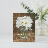 Jar of Daisies op een Bale of Hay Save The Date Aankondigingskaart (Staand voorkant)
