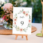 Jardin botanique fleuri Wreath Mariage d'aquarelle<br><div class="desc">Ce numéro de table mariage est composé d'une couronne de roses de jardin rose vif aquarelle,  dahlias,  citrouille blanc avec feuilles verts. Pour une personnalisation plus avancée de cette conception,  cliquez sur le BOUTON OUTIL DESIGN BLEU. Des articles correspondants sont également disponibles.</div>