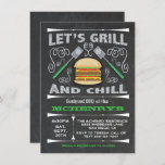 Jardin Chalkboard Barbecue BBQ invitations à la fê<br><div class="desc">Faisons griller et refroidir avec l'incroyable jardin Chalkboard barbecue invitations barbecue barbecue. Dispose d'un grand hamburger et de spatules avec typographie amusante sur un arrière - plan de tableau noir. Une texture rugueuse si sur la moitié supérieure de l'illustration. Illustration tirée à la main par McBooboo.</div>