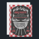 Jardin extérieur BBQ Anniversaire Fête Invitation<br><div class="desc">Une partie de notre collection BBQ Birthday Bash ! Conçue pour les amateurs de barbecue jardin, cette collection présente des accents de tableau noir, un look de lettrage de craie ainsi que des en vichy rouges et blancs classiques pour ajouter cette touche spéciale à votre fête en plein air. Parfait...</div>