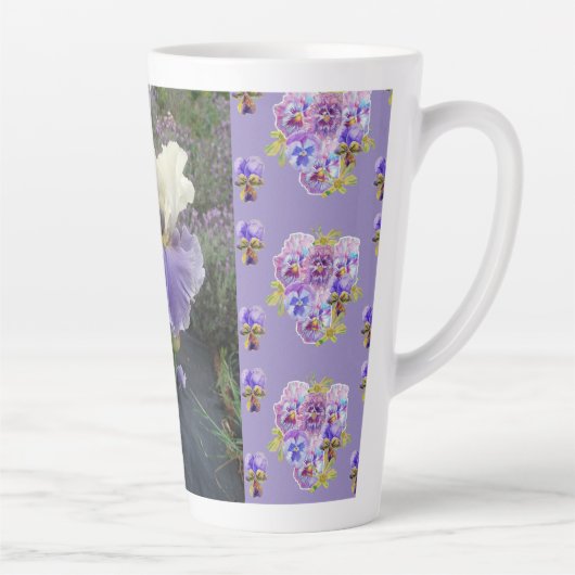 Jardin fleuri de Iris Irises violets Latte Mug (Droite)