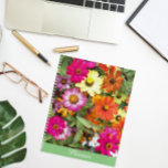Jardin floral de Zinnia<br><div class="desc">Ce planificateur mensuel/hebdomadaire de calendrier garde toutes vos activités et horaires à venir organisées en un seul endroit, pratique et présente l'image d'un jardin d'été de Zinnias coloré. Un joli design floral ! Sélectionnez votre style de planificateur et la couleur de fil.</div>