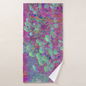 Jardin magenta avec Aqua Hydrangea Fleurs (Serviette de bain)