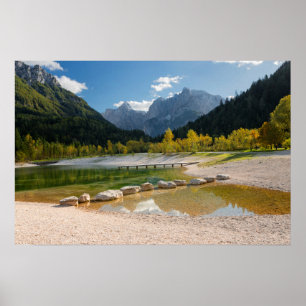 Jasna-meer in de Sloveense Alpen in de herfst Poster