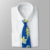 Jaune de Beethoven sur la cravate bleue de musique (Attaché)