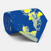 Jaune de Beethoven sur la cravate bleue de musique (Roulé)