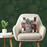 Jaunty Elf Squirrel dans le Coussin Carré de neige<br><div class="desc">Il y a un écureuil dans votre salon ! Ou chambre ou terrasse (avec tissu extérieur)... Ce coussin présente une photo d'un écureuil jaunâtre qui semble porter un amusant casquette elfe tandis que la neige tombe tout autour. J'ai pris cette photo d'un écureuil qui aimait se tenir autour de notre...</div>