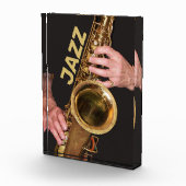 Jazzman die Gold Saxophone speelt Fotoblokken (Rechts)