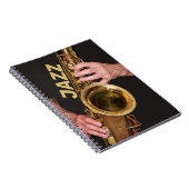 Jazzman die gouden saxofoon speelt notitieboek (Rechterzijde)