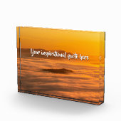 Je aangepaste tekstzonsopgang boven het mistroosti fotoblokken (Rechts)