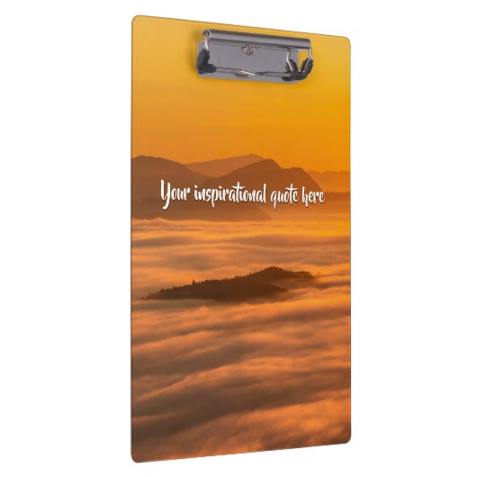 Je aangepaste tekstzonsopgang boven het mistroosti klembord (Rechts)