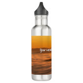 Je aangepaste tekstzonsopgang boven het mistroosti waterfles  (Links)