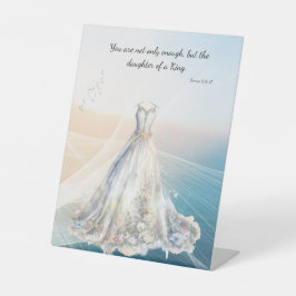 Je bent mooi genoeg en je bent mooi. reclamebord met voetstuk