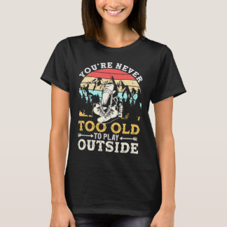 Je bent nooit te oud om buiten te spelen Berg Hiki T-shirt