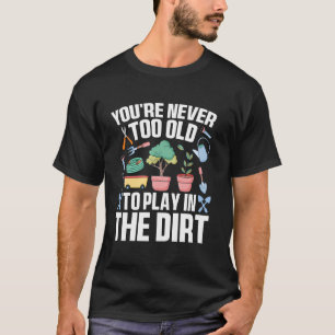 Je bent nooit te oud om in de aarde te spelen Grap T-shirt