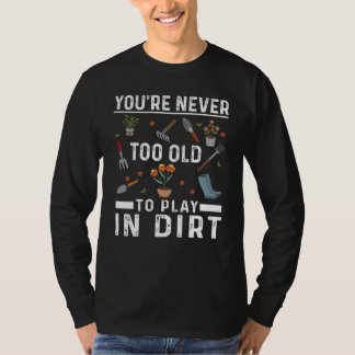 Je bent nooit te oud om in de moddertuin te spelen t-shirt