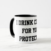 “Je bois du café pour votre protection” Mug drôle (Devant gauche)