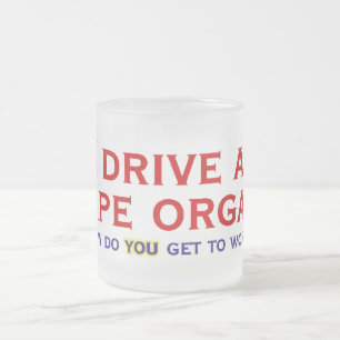 Je conduis un mug à l'orgue à tuyaux