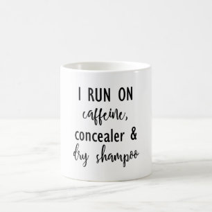 Je cours sur la caféine, le Concealer et la tasse