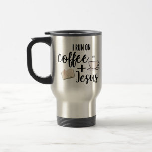 Je cours sur le café et la tasse de voyage de